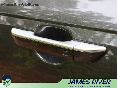 Used 2023 Kia Carnival LX image 19