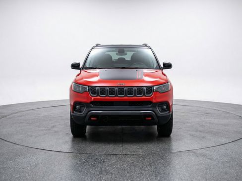 Used 2025 Jeep Compass Trailhawk AWD/4WD image 2