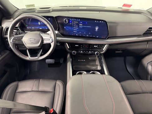 Used 2025 Chevrolet Suburban RST image 13