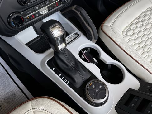 Used 2024 Ford Bronco Outer Banks image 38