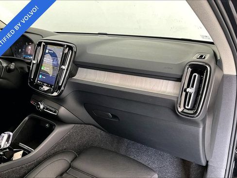 Used 2025 Volvo XC40 B5 Plus AWD/4WD image 19