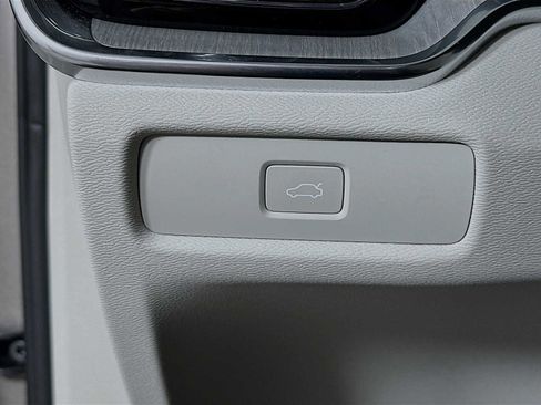 Used 2025 Volvo V60 B5 Cross Country Ultra w/ Protection Package Premier image 10