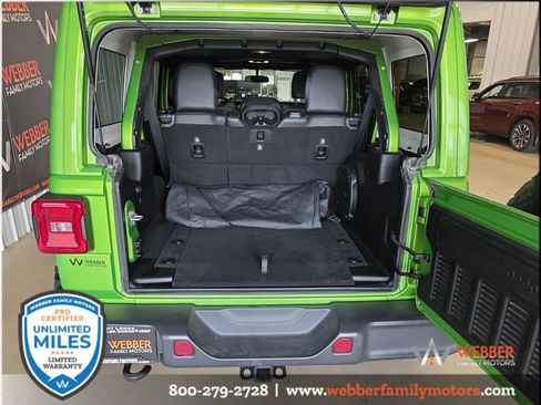 Used 2018 Jeep Wrangler Unlimited Sahara w/ LED Lighting Group AWD/4WD image 11