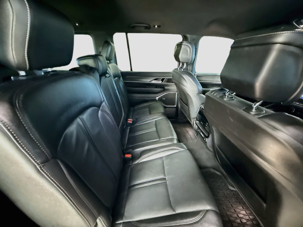 Used 2024 Jeep Wagoneer L Series II w/ Flexible Seating Group AWD/4WD image 29