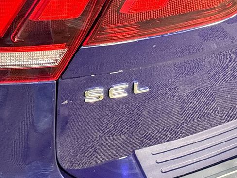 Used 2022 Volkswagen Tiguan SEL R-Line AWD/4WD image 25