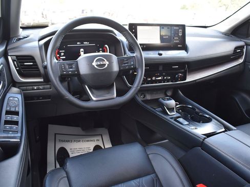 Used 2025 Nissan Rogue Platinum w/ Platinum Premium Package FWD image 30