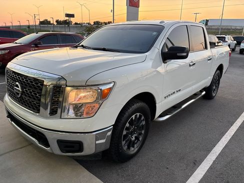 Used 2018 Nissan Titan SV AWD/4WD image 1
