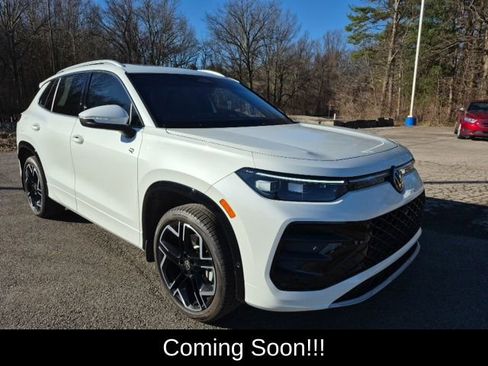 Used 2025 Volkswagen Tiguan SEL R-Line image 2