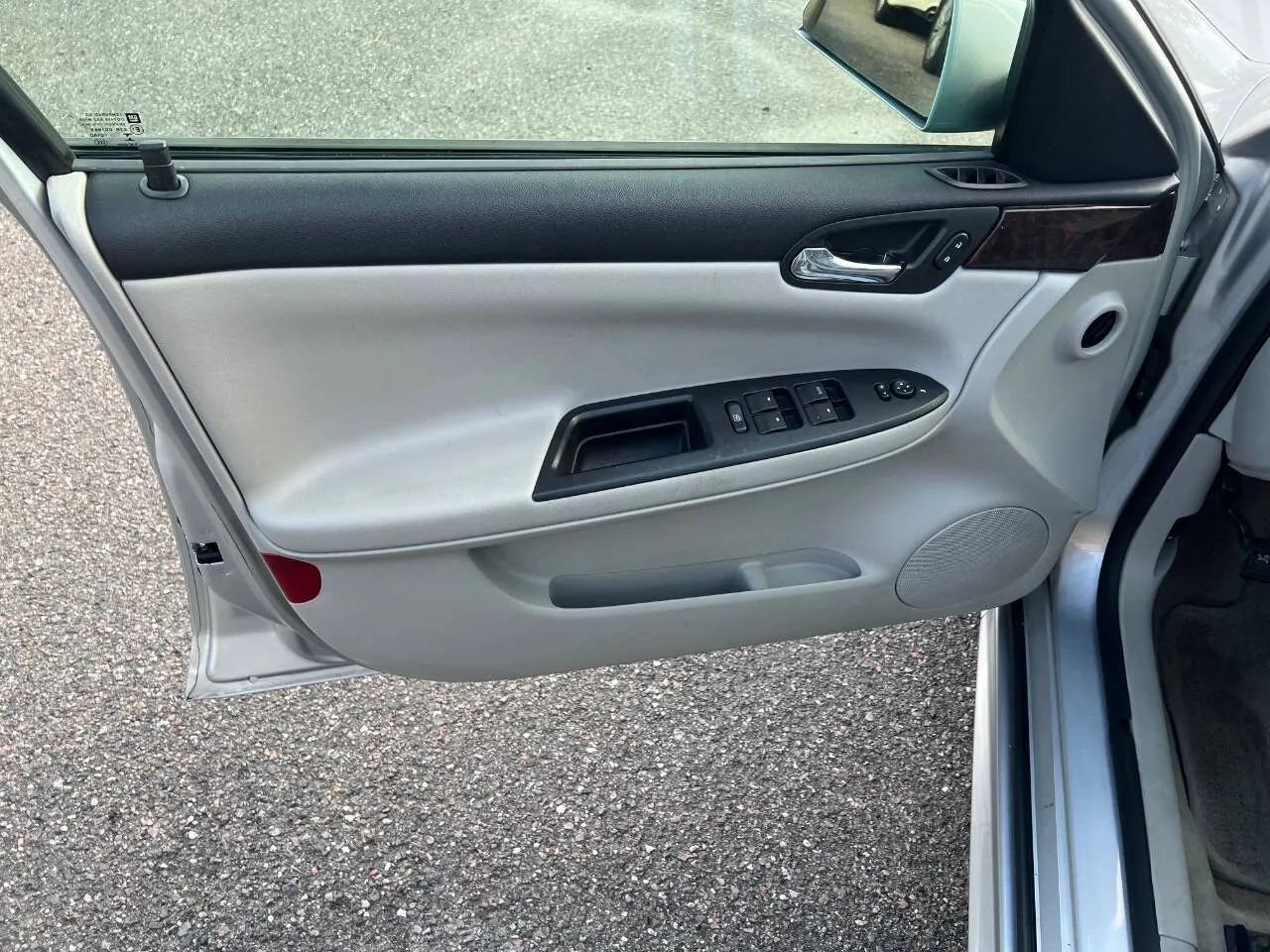 Used 2014 Chevrolet Impala LT w/ LT Sunroof Package FWD image 8