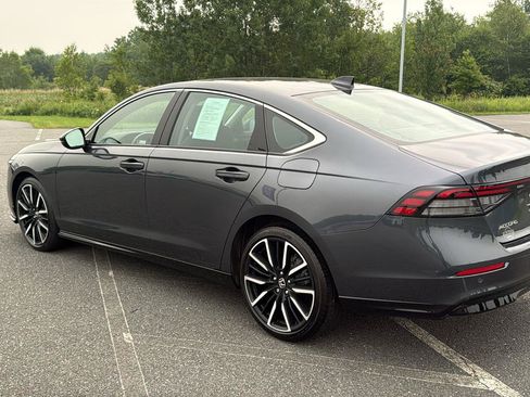Used 2023 Honda Accord Touring image 9