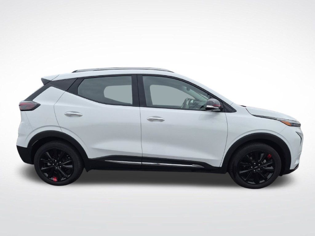 Used 2023 Chevrolet Bolt EUV Premier w/ Redline Edition FWD image 2