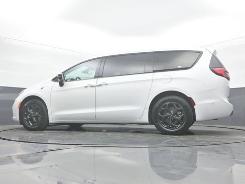 Used 2024 Chrysler Pacifica Limited FWD image 48