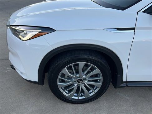 Certified 2025 INFINITI QX50 Pure image 9
