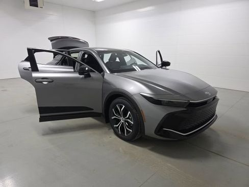 New 2026 Toyota Crown XLE image 11