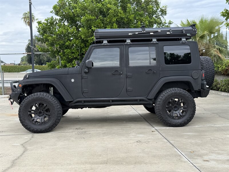 Used 2007 Jeep Wrangler Unlimited Sahara w/ Dual Top Group AWD/4WD image 2