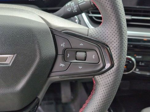 Used 2024 Chevrolet Trax RS w/ Sunroof Package FWD image 20