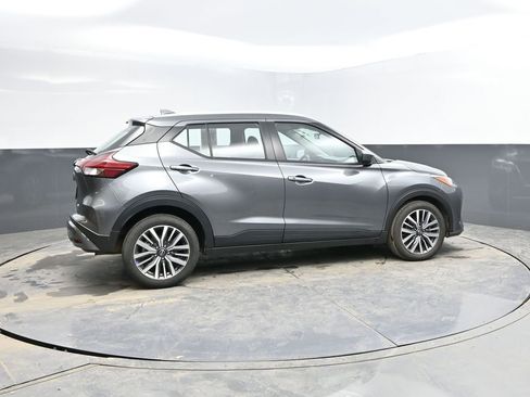 Used 2024 Nissan Kicks SV image 9