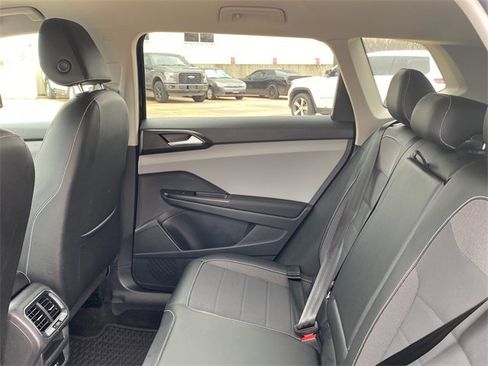 Used 2023 Volkswagen Taos SE image 16