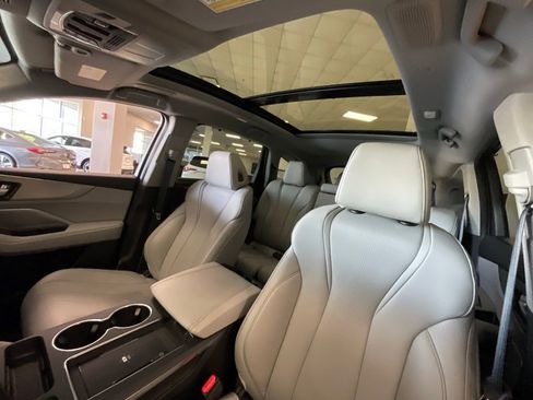 Certified 2025 Acura MDX SH-AWD w/ Technology Package image 11