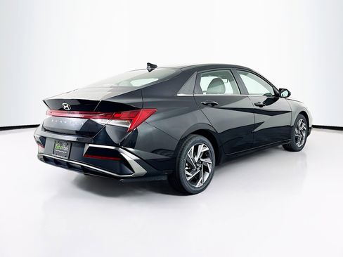 Used 2025 Hyundai Elantra SEL FWD image 9