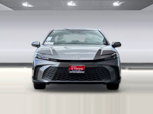 Used 2025 Toyota Camry SE image 5