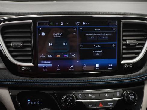Certified 2021 Chrysler Pacifica Touring-L FWD image 32