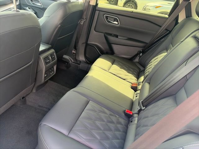 Used 2026 Nissan Rogue Platinum w/ Platinum Premium Package AWD/4WD image 11