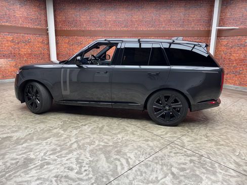Used 2023 Land Rover Range Rover SE AWD/4WD image 2