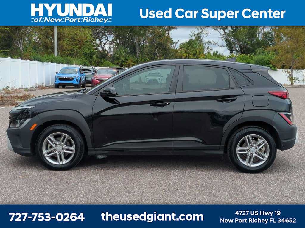 Certified 2022 Hyundai Kona SE FWD image 2