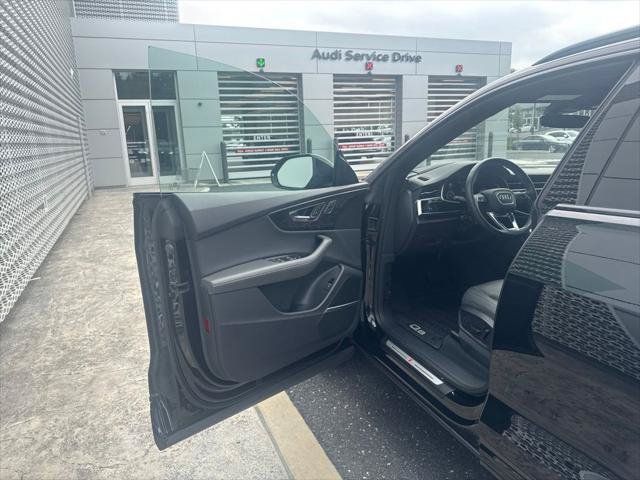 Used 2022 Audi Q8 Prestige AWD/4WD image 12