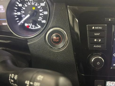 Used 2019 Nissan Rogue SV w/ Premium Package FWD image 16