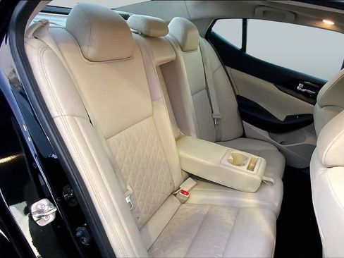 Used 2017 Nissan Maxima Platinum FWD image 19
