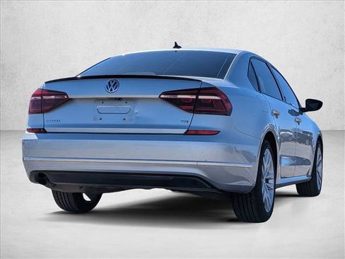 Used 2019 Volkswagen Passat 2.0T Wolfsburg w/ Wheels & Sunroof Package image 5