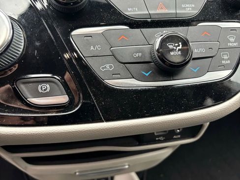 Used 2018 Chrysler Pacifica Touring Plus w/ Tire & Wheel Group image 52