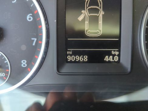 Used 2016 Volkswagen Tiguan SE image 43