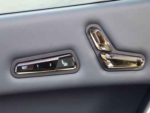 Used 2023 BMW iX M60 image 24