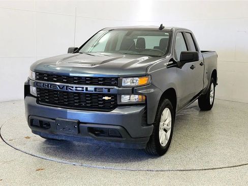 Used 2019 Chevrolet Silverado 1500 Custom w/ Custom Value Package AWD/4WD image 3