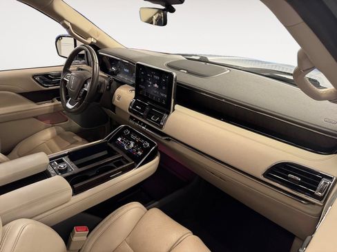 Used 2020 Lincoln Navigator Reserve w/ Equipment Group 208A Reserve AWD/4WD image 15