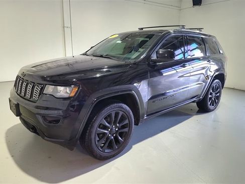 Used 2018 Jeep Grand Cherokee Altitude image 21
