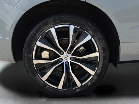 Used 2025 Volvo XC60 B5 Plus AWD/4WD image 26