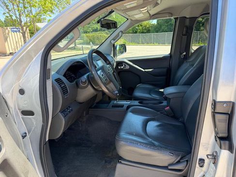 Used 2016 Nissan Frontier SV w/ SV Value Truck Package AWD/4WD image 18