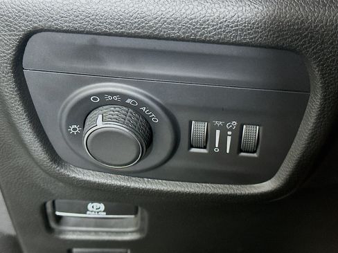 Used 2023 Jeep Grand Cherokee Altitude AWD/4WD image 17