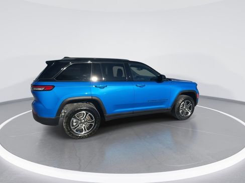 Used 2022 Jeep Grand Cherokee Trailhawk w/ Luxury Tech Group III image 22