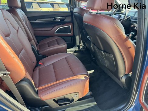 Certified 2024 Kia Telluride EX w/ EX Captain's Chair Package FWD image 29