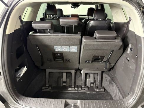 Used 2025 Kia Carnival FWD image 40
