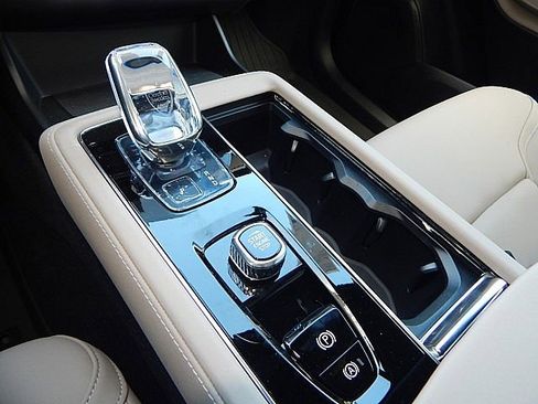 New 2026 Volvo XC90 B5 Plus image 18