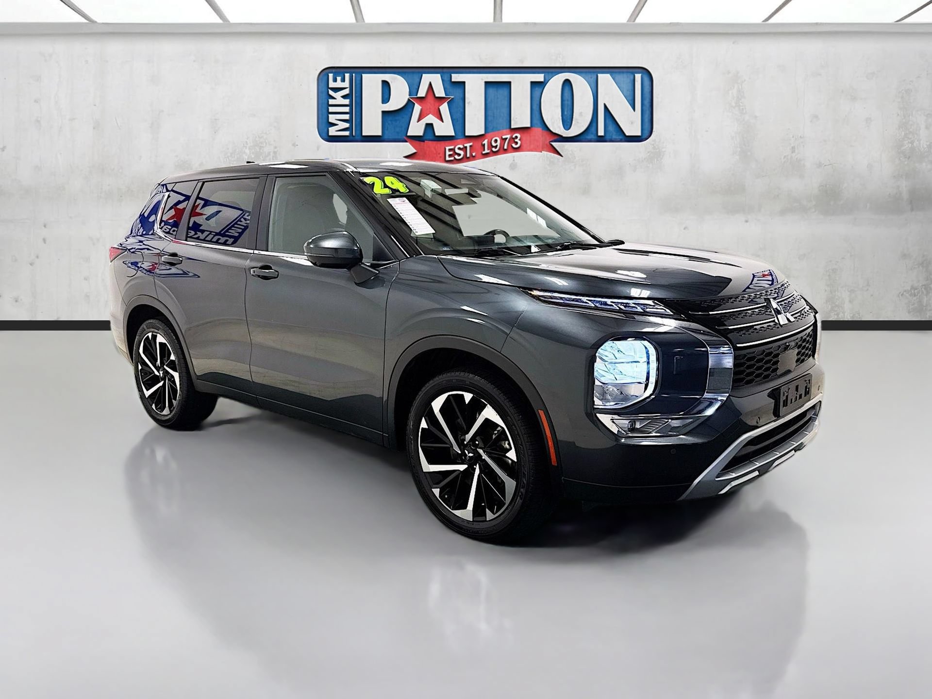 Used 2024 Mitsubishi Outlander SE Black Edition AWD/4WD image 1