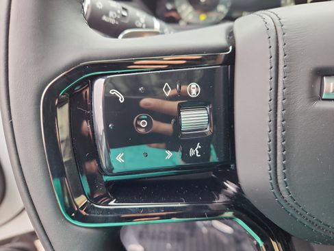 New 2026 Land Rover Range Rover Velar Dynamic SE image 19