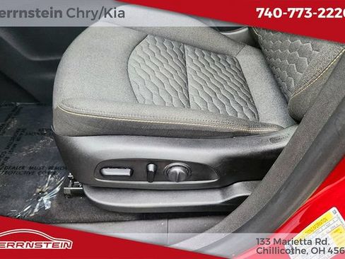 Used 2021 Chevrolet Equinox LT FWD image 17