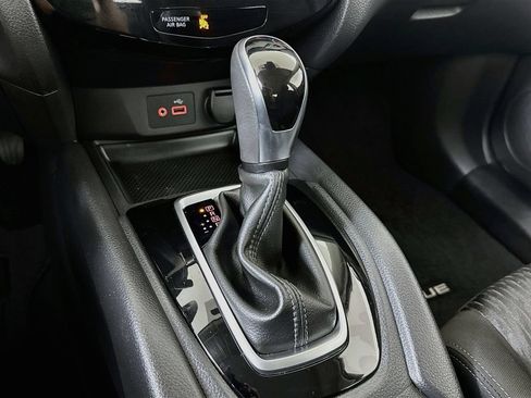 Used 2019 Nissan Rogue S AWD/4WD image 17